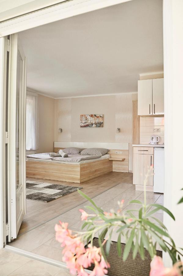 Villa Terrazza Balatongyörök Eksteriør billede